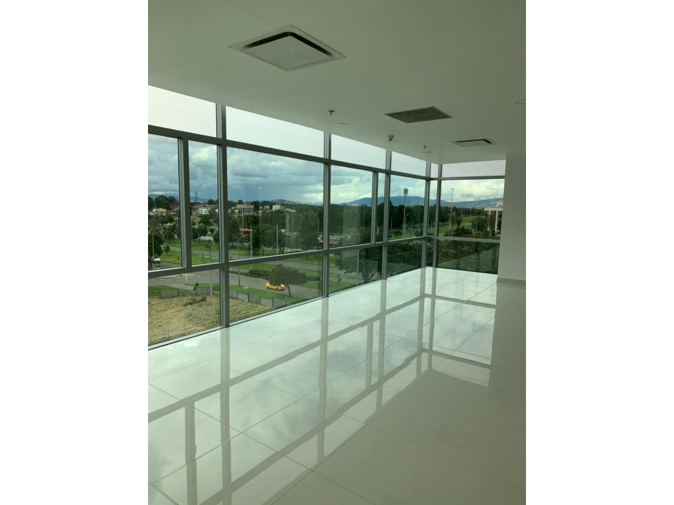 ARRIENDO OFICINA 144 M2 CENTRO EMPRESARIAL AV DORADO BOGOTÁ D.C