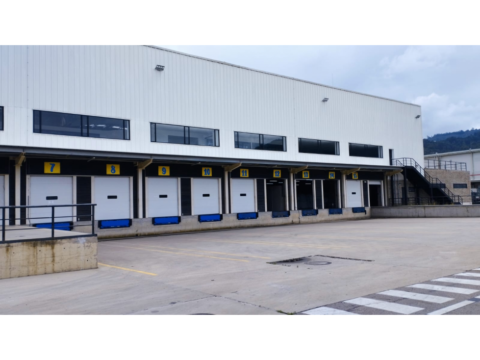 ARRIENDO BODEGA 5600 M2 TOCANCIPA 31 MUELLES IDEAL ALMACENAMIENTO - 2