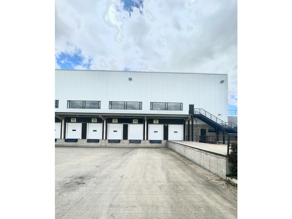 ARRIENDO BODEGA 5600 M2 TOCANCIPA 31 MUELLES IDEAL ALMACENAMIENTO - 1