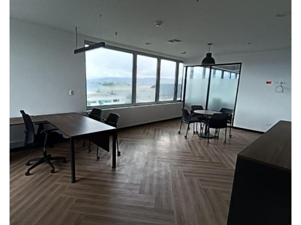 ARRIENDO OFICINA 196.67M2 CON PUESTOS DE TRABAJO, BOGOTA D.C — foto 2