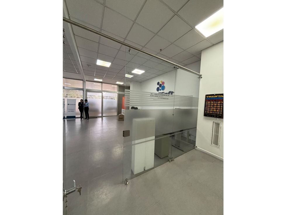 ARRIENDO LOCAL 100.02 M2 CENTRO EMPRESARIAL AV DORADO, BOGOTA D.C - 1