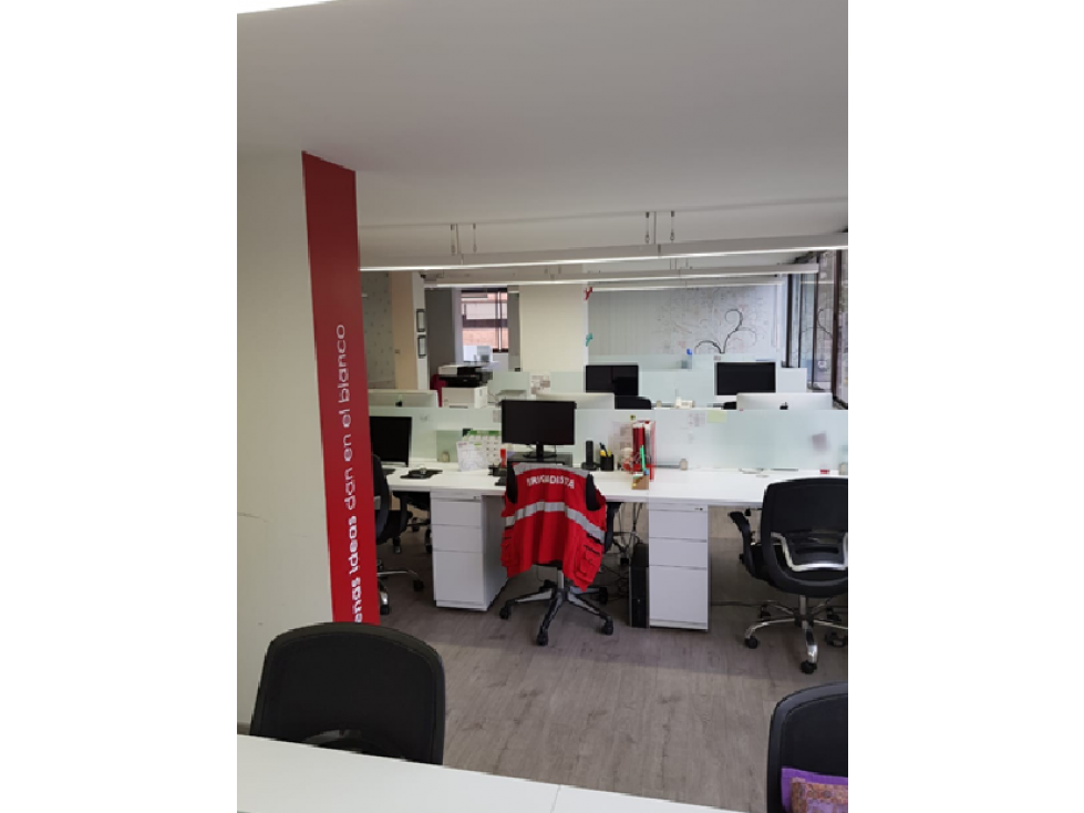 ARRIENDO OFICINA 182M2 CON MOBILIARIO EXCELENTE NORTE BOGOTA
