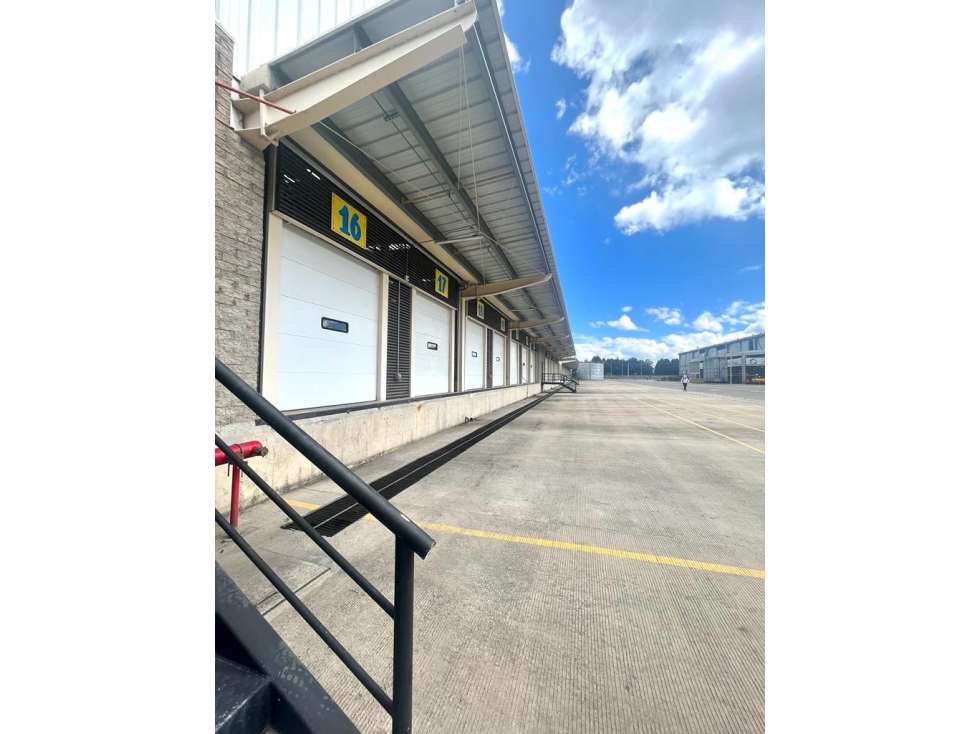 ARRIENDO BODEGA 5600 M2 TOCANCIPA 31 MUELLES IDEAL ALMACENAMIENTO - 5