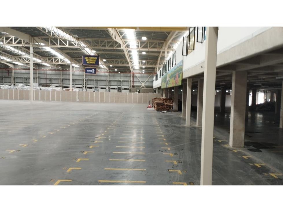ARRIENDO BODEGA 5600 M2 TOCANCIPA 31 MUELLES IDEAL ALMACENAMIENTO - 4