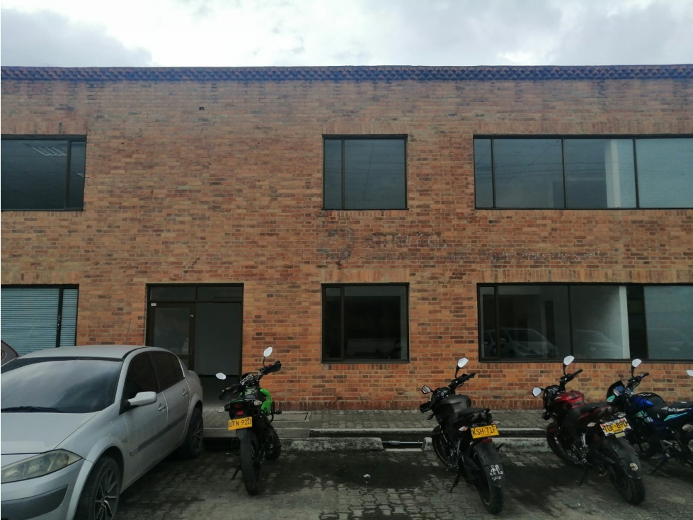 ARRIENDO LOCAL 381 EN FUNZA PARQUE INDUSTRIAL SOBRE CALLE 13 - 1