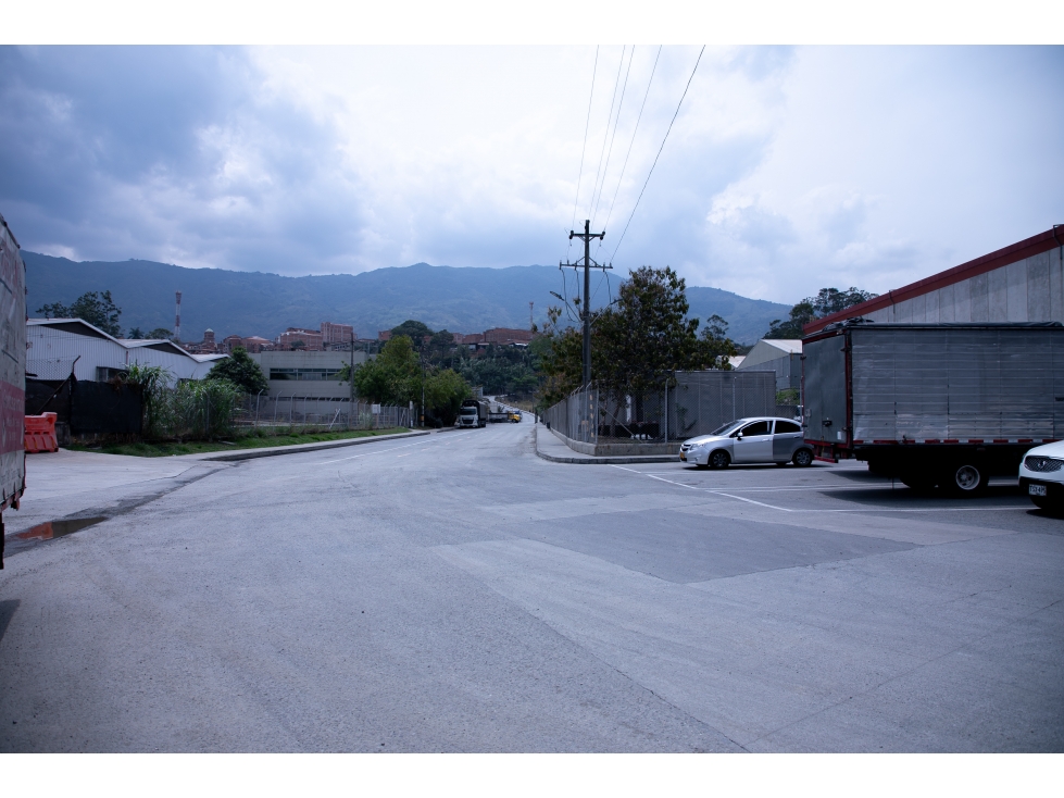 ARRIENDO BODEGA GIRARDOTA ANTIOQUIA 2570 M2 PARQUE INDUSTRIAL - 3