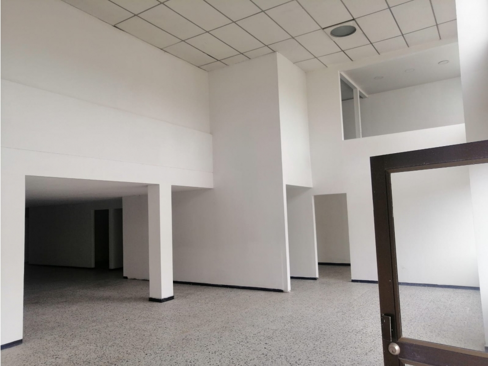 ARRIENDO LOCAL 381 EN FUNZA PARQUE INDUSTRIAL SOBRE CALLE 13 - 2