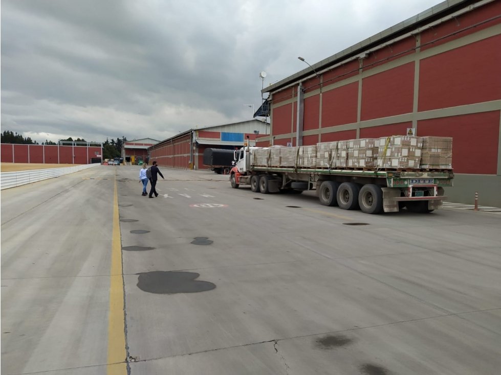 ARRIENDO LOTE TIPO PATIO 7083 M2 EN PARQUE INDUSTRIAL,MADRID, CUND. - 1