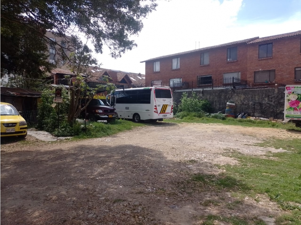 VENTA LOTE 2500M2 USO VIVIENDA MULTIFAMILIAR, COMERCIO, CHIA,CUND.