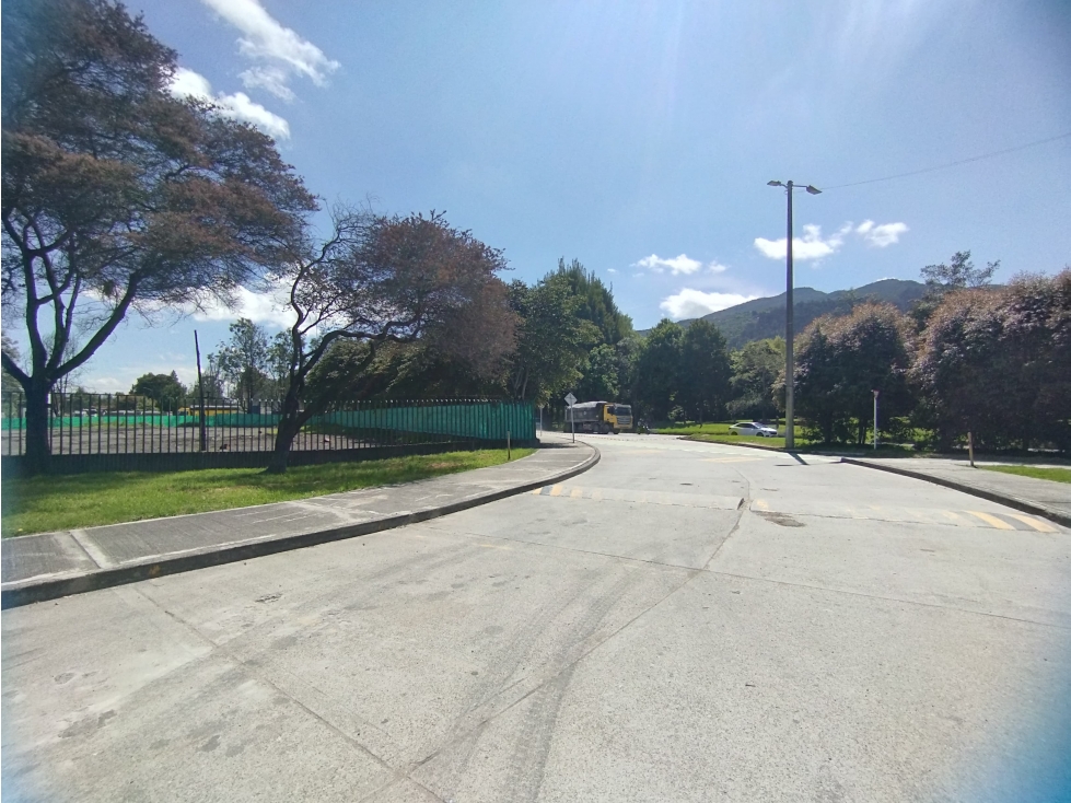 ARRIENDO LOTE 21463M2 ZONA NORTE BOGOTA VIA PRINCIPAL USO COMERCIAL — foto 3
