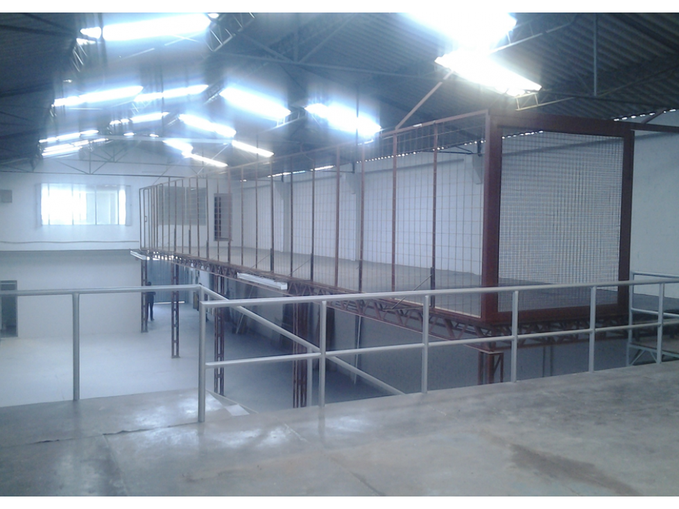 BODEGA 600M2 EN TOBERIN PARA USO COMERCIAL O ALMACENAMIENTO — foto 3