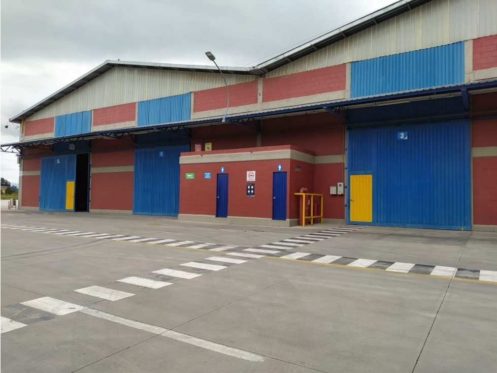 ARRIENDO BODEGA 687.5 M2 MADRID, CUND. PARQUE INDUSTRIAL - 3