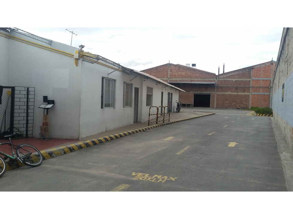 ARRIENDO BODEGA 4.300 m² ZONA INDUSTRIAL ALTO IMPACTO VENECIA - 5