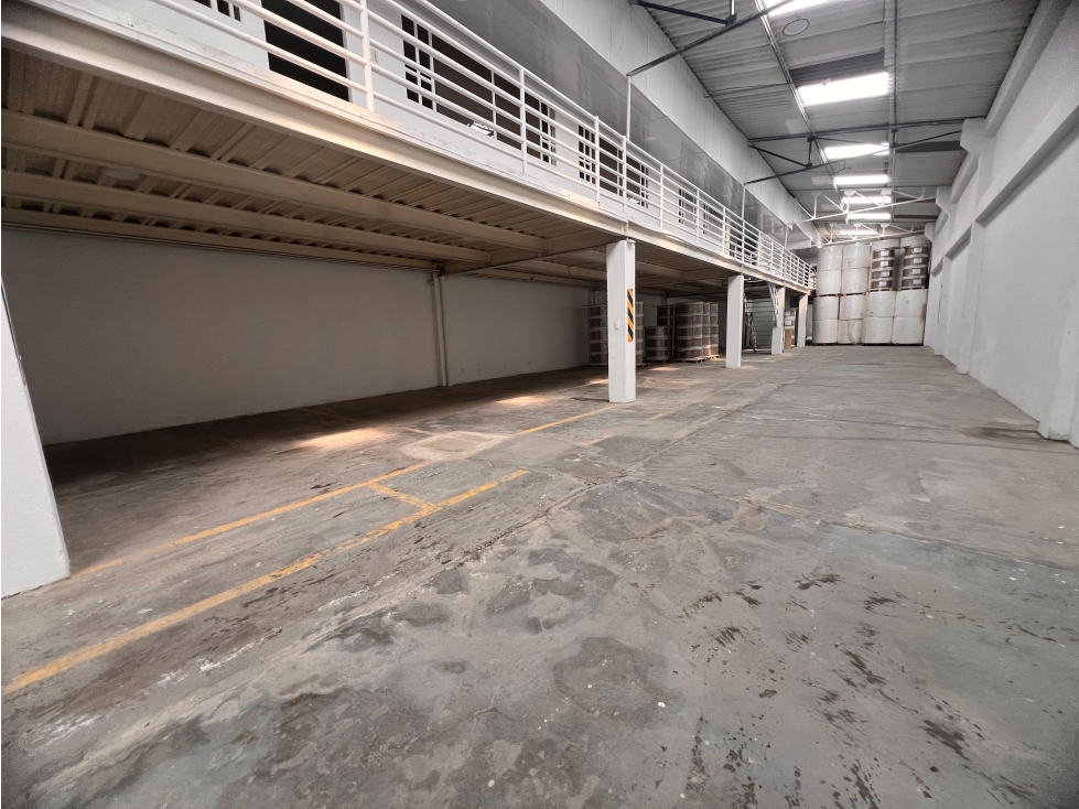 ARRIENDO EXCELENTE BODEGA 1.500 m² FONTIBON - 1