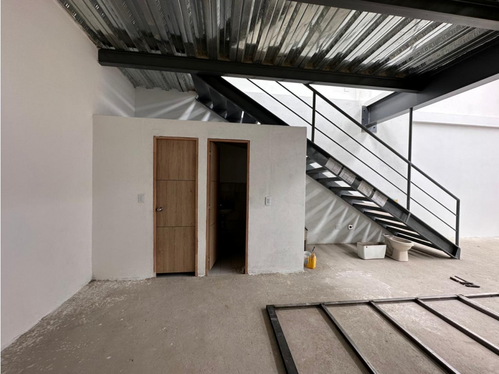 ARRIENDO BODEGA 310 m² PUENTE ARANDA - 3