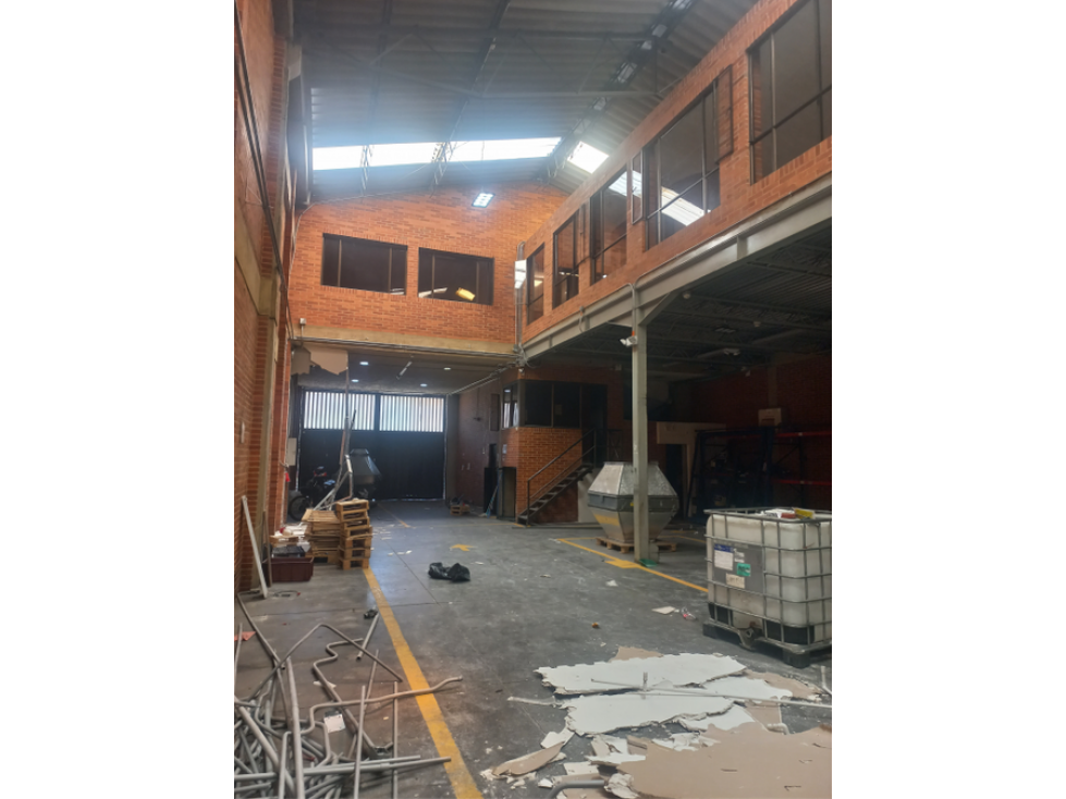 ARRIENDO BODEGA DE 925 m² EN MONTEVIDEO - 6