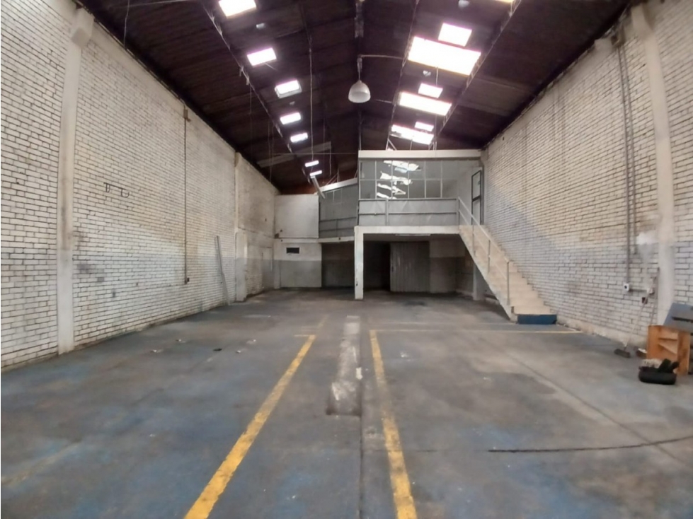 BODEGA DE 319 m² ZONA INDUSTRIAL, ESTACIÓN CENTRAL PUENTE ARANDA - 3
