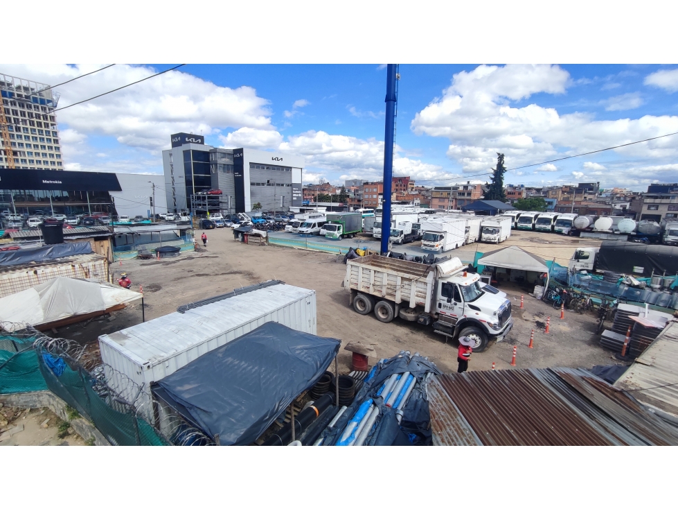 VENDO - ARRIENDO LOTE ESQUINERO DE 5.613 M², COMERCIAL E INDUSTRIAL - 4