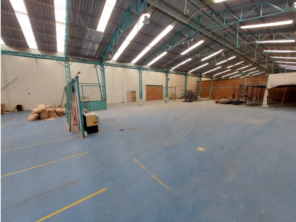 BODEGA DE 1.300 M² EN ENGATIVÁ — foto 3