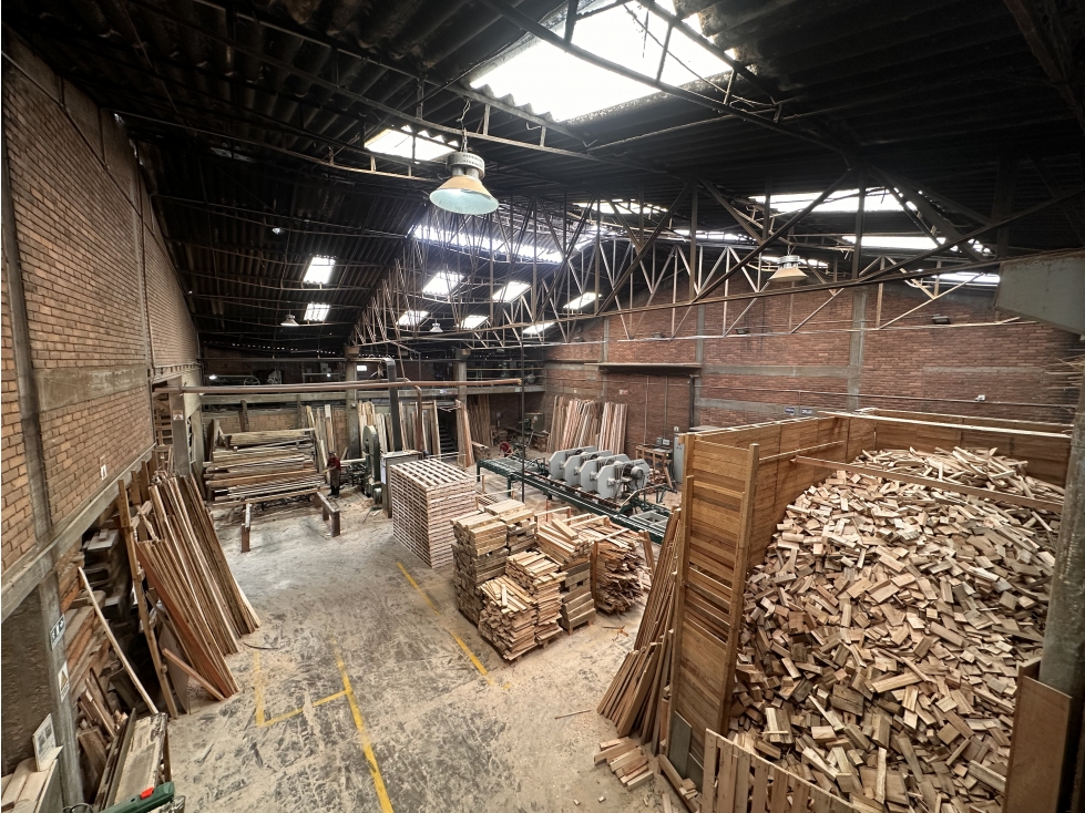 BODEGA DE 1.274 M² EN GORGONZOLA, PUENTE ARANDA