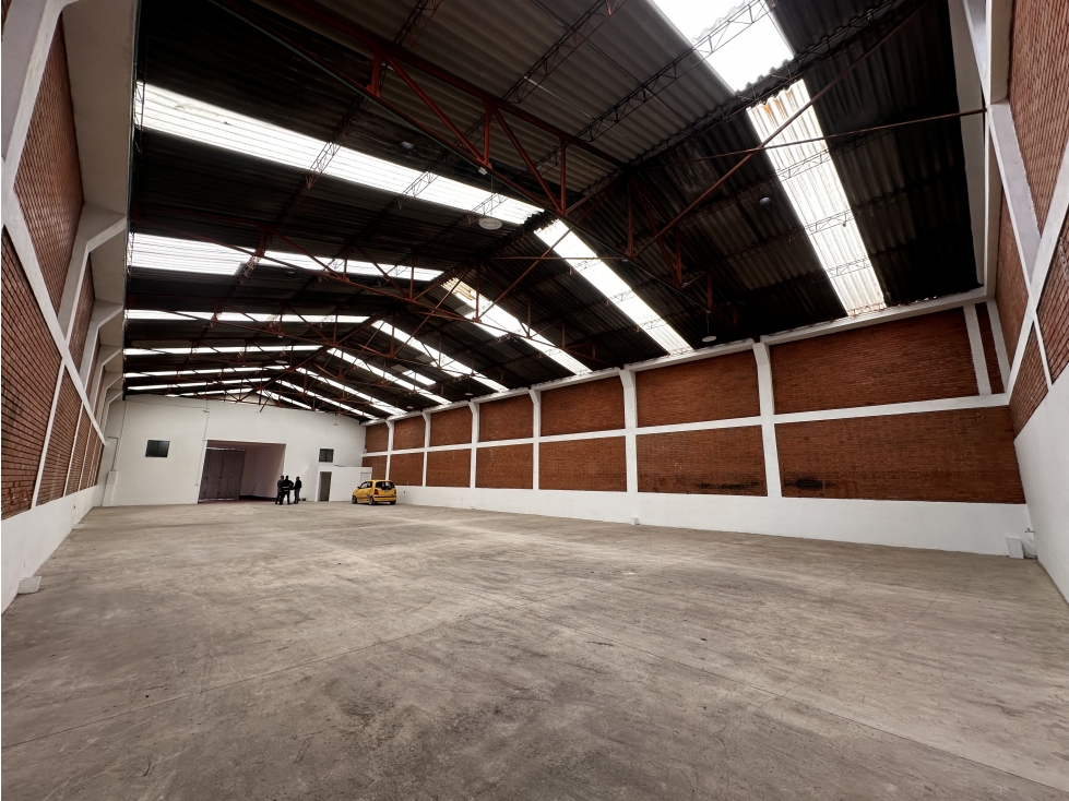 BODEGA DE 554 M² SOBRE AV. PRINCIPAL, BARRIO SANTANDER — foto 3