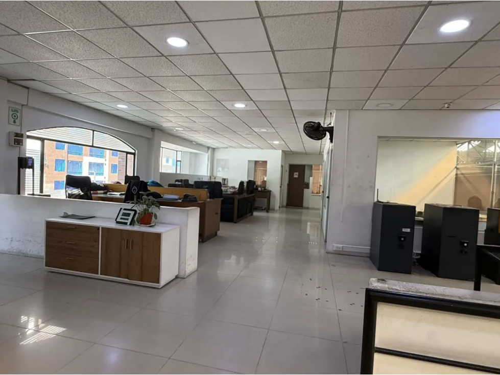BODEGA DE 2.300 M² EN MONTEVIDEO — foto 6