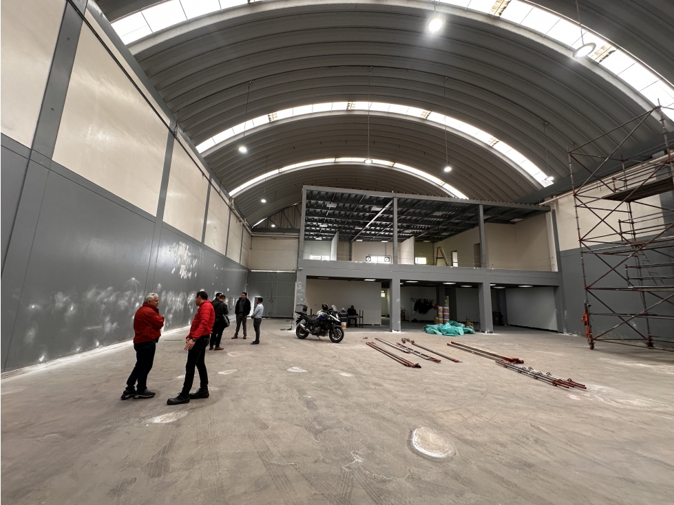 BODEGA DE 1.100 M² EN PUENTE ARANDA — foto 4