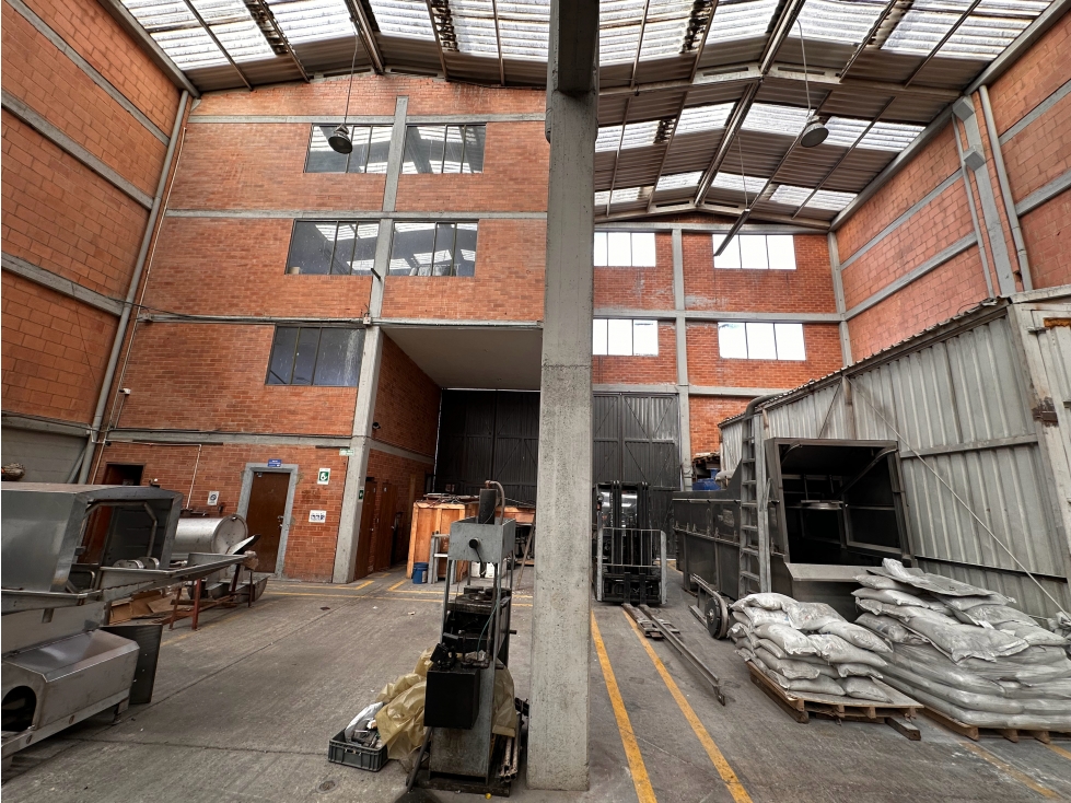 ARRIENDO BODEGA TRIPLE ALTURA DE 1.050 M² EN PUENTE ARANDA — foto 5