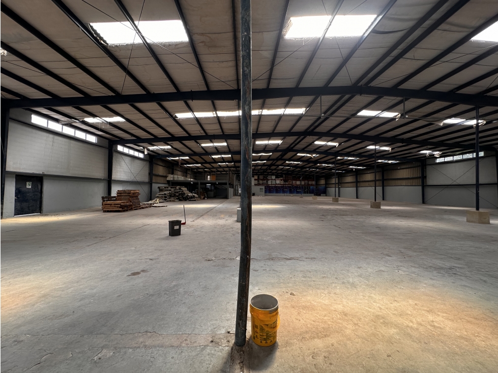 BODEGA DE 2.220 M² EN ENGATIVÁ — foto 5