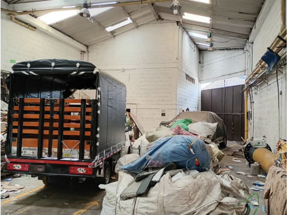 BODEGA DE 776,67 m² EN ZONA INDUSTRIAL DE PUENTE ARANDA — foto 3