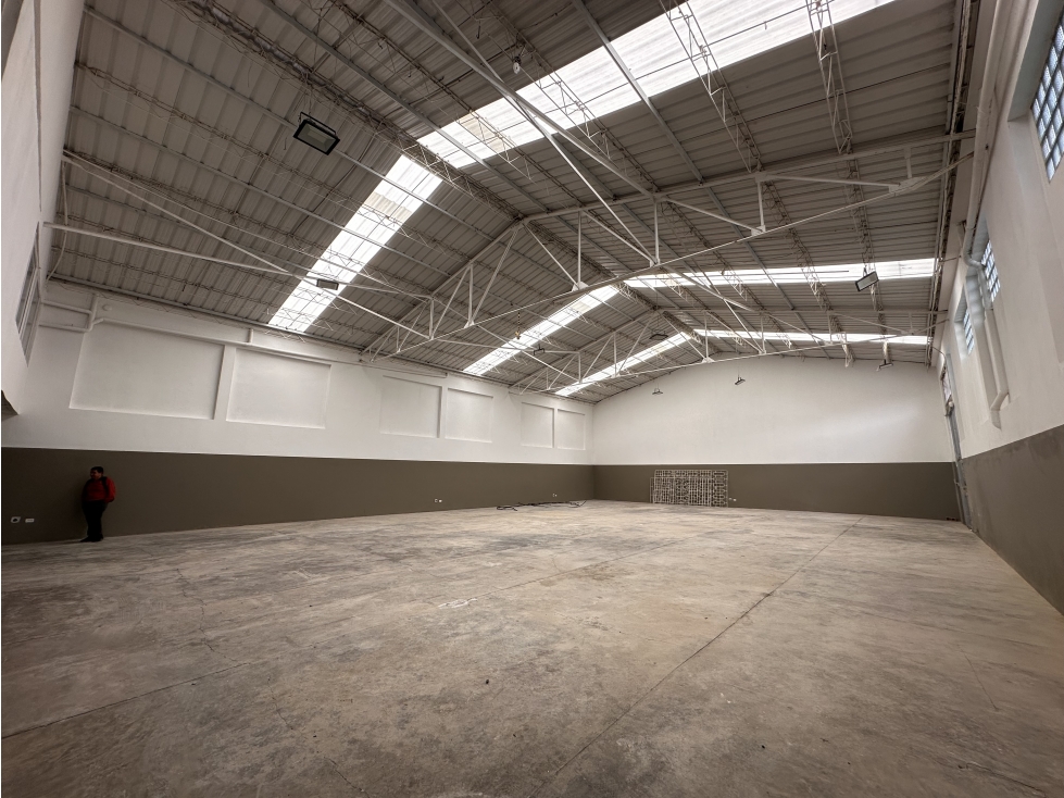 BODEGA DE 575 M² ORTEZAL, PUENTE ARANDA — foto 4