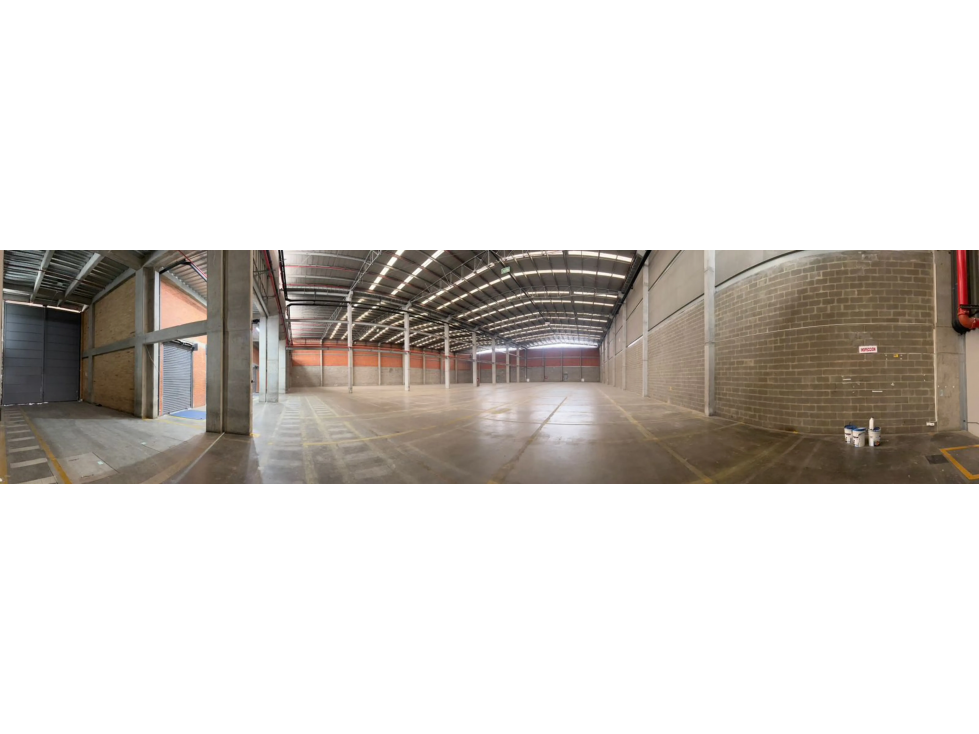 BODEGA DE 4.521 M² EN PARQUE INDUSTRIAL EN FONTIBÓN — foto 2