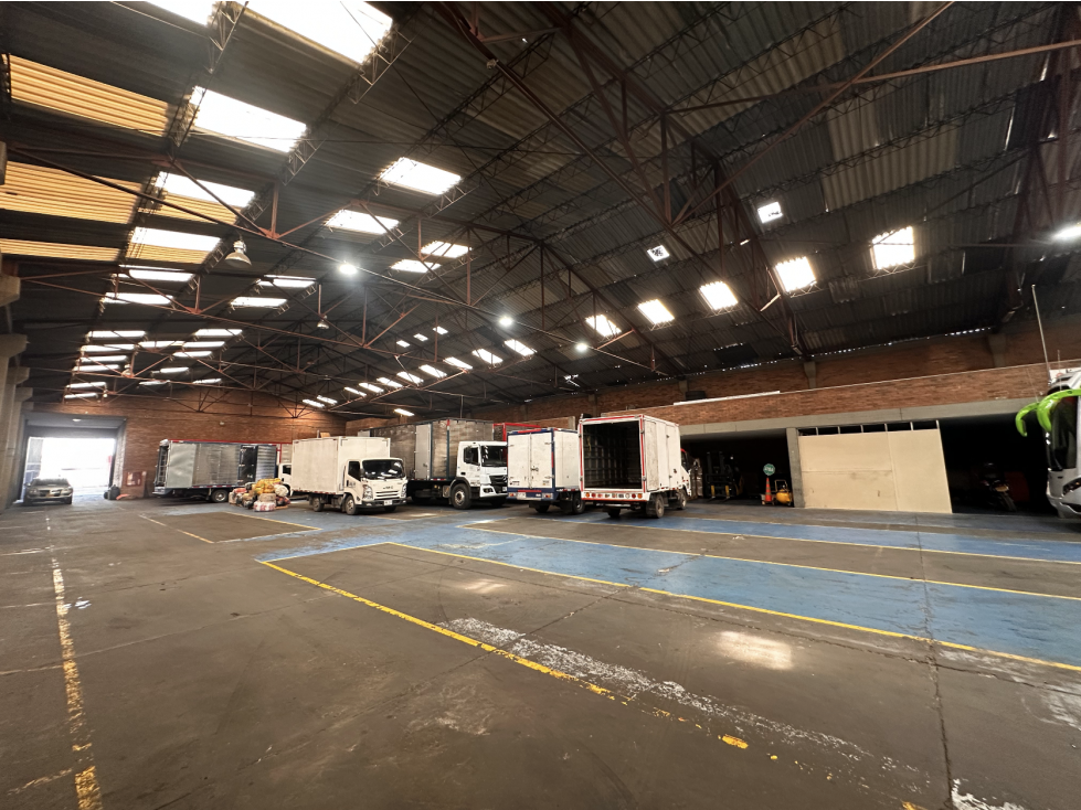 BODEGA DE 1.589 M² EN VENTA, SECTOR INDUSTRIAL DE PUENTE ARANDA - 2