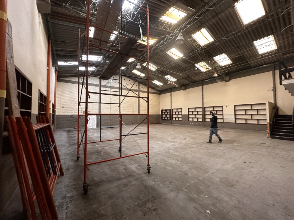 BODEGA INDUSTRIAL DE 570 m². CENTRO INDUSTRIAL, PUENTE ARANDA — foto 4