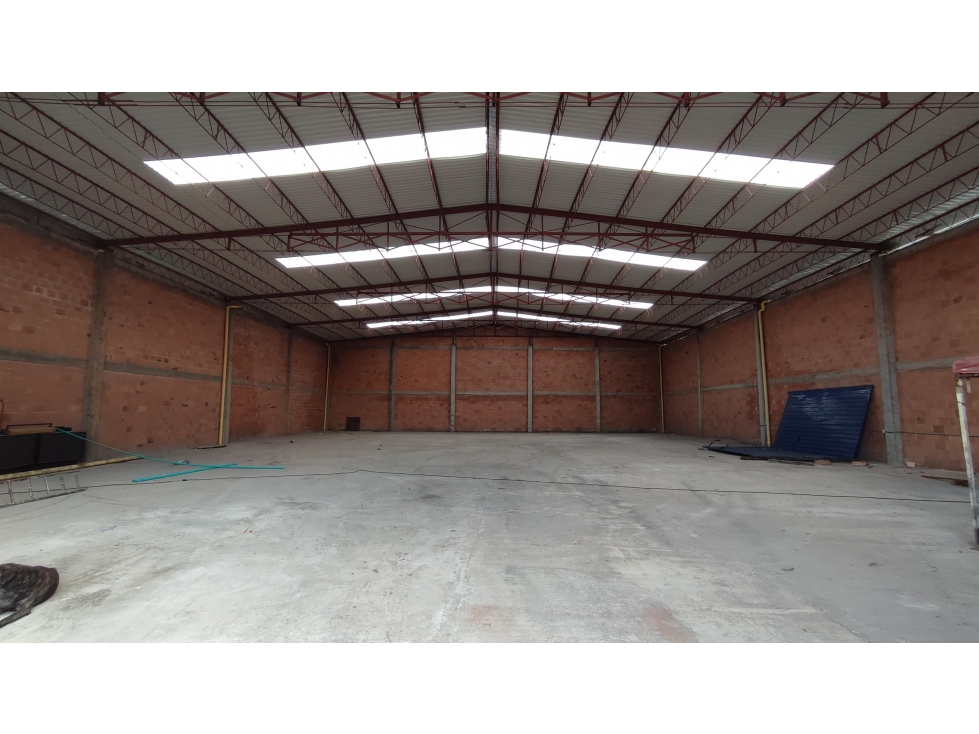 BODEGA INDUSTRIAL DE 750 m² - ALTO IMPACTO EN FONTIBÓN — foto 4
