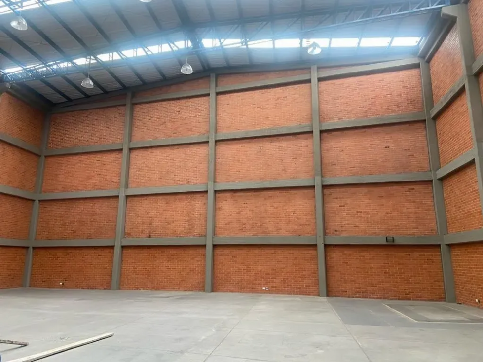 ARRIENDO BODEGA 1.600 m² ZONA INDUSTRIAL FONTIBON - 2