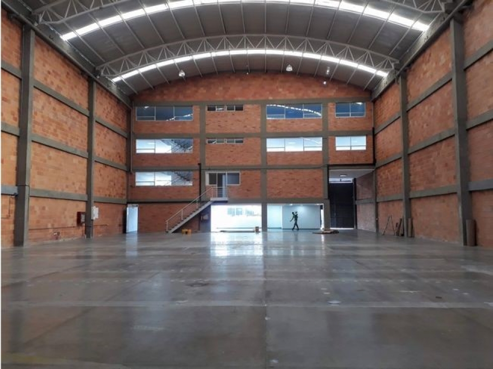 ARRIENDO BODEGA 1.600 m² ZONA INDUSTRIAL FONTIBON - 1