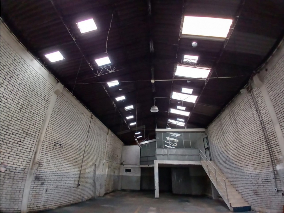 BODEGA DE 319 m² ZONA INDUSTRIAL, ESTACIÓN CENTRAL PUENTE ARANDA - 5