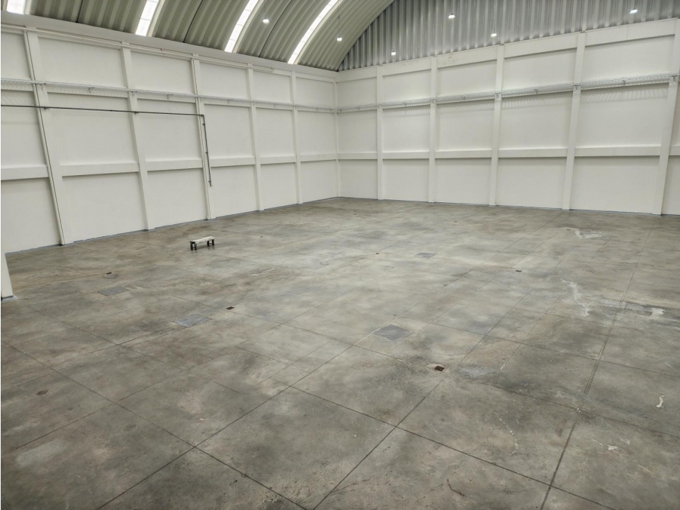 VENTA BODEGA 1.965 M² PUENTE ARANDA - 5