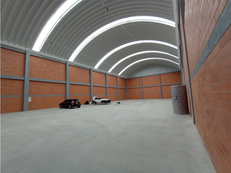 VENDO ARRIENDO BODEGA 1.283 m² PARQUE INDUSTRIAL ZIPAQIIRA - 4