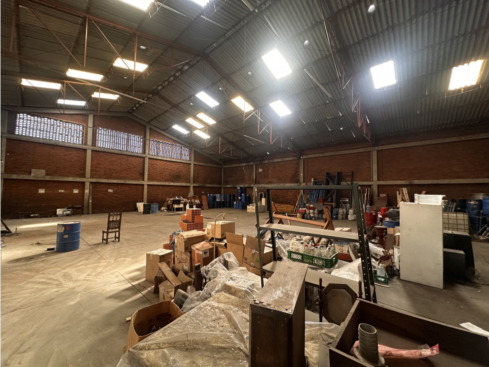 BODEGA ESQUINERA DE 720 M², GORGONZOLA, PUENTE ARANDA — foto 6