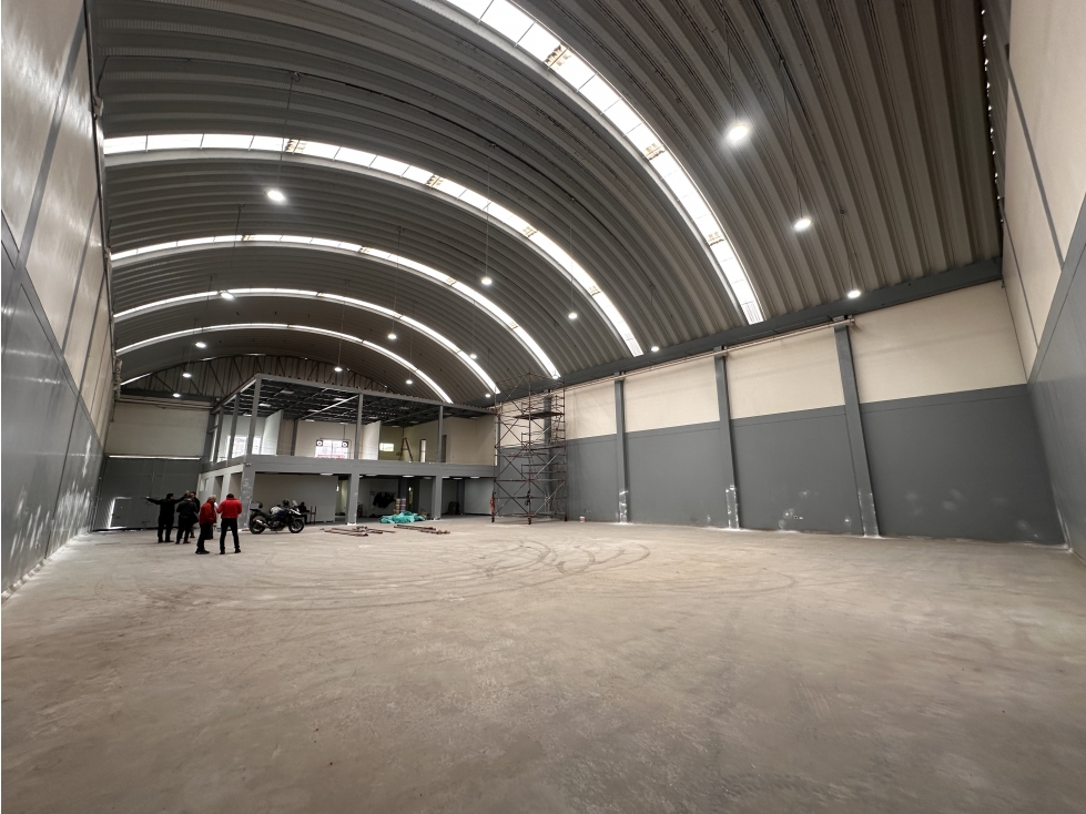 BODEGA DE 1.100 M² EN PUENTE ARANDA