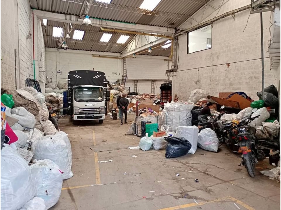 BODEGA DE 776,67 m² EN ZONA INDUSTRIAL DE PUENTE ARANDA