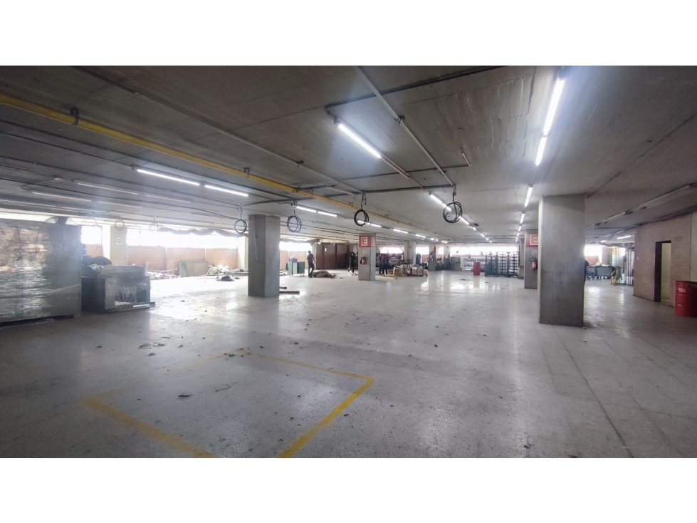 BODEGA DE 8.400 M² EN MONTEVIDEO, CARGA ELÉCTRICA SUPERIOR A 1.000 KVA — foto 5