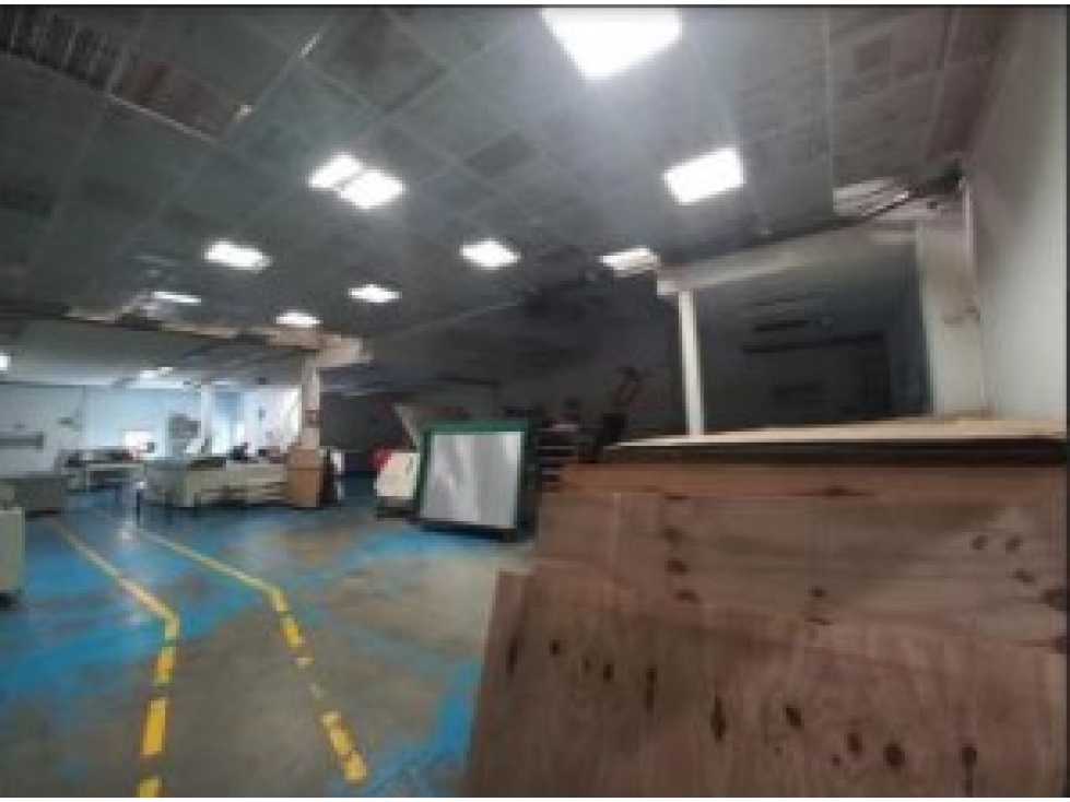 ARRIENDO BODEGA 484 m² PARQUE INDUSTRIAL - CERCA AL AEROPUERTO - 2