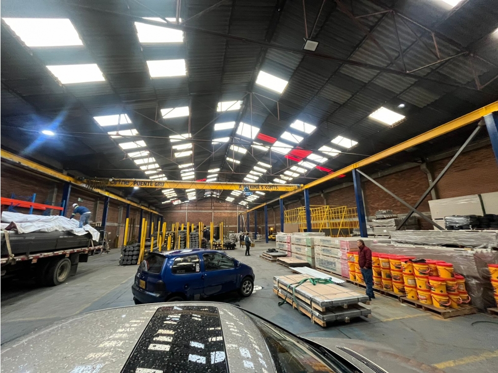BODEGA DE 3.498 m² EN VENTA ZONA INDUSTRIAL DE PUENTE ARANDA - 1
