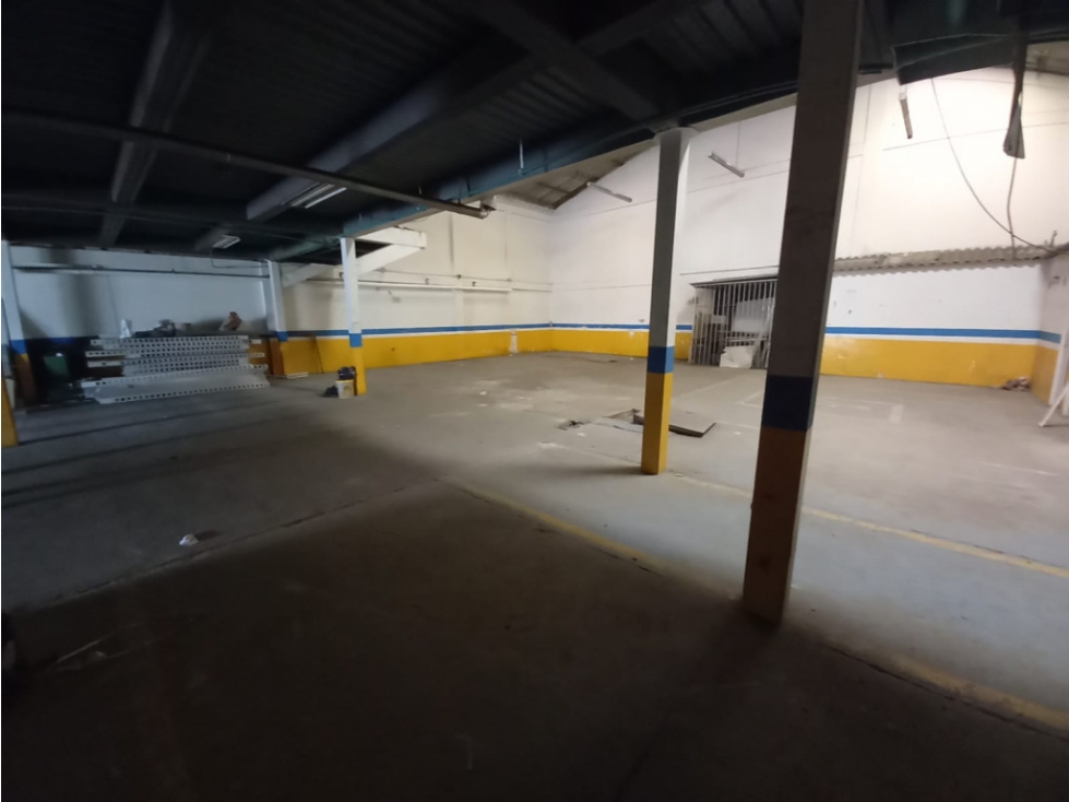 ARRIENDO BODEGA DE 350 m² EN PUENTE ARANDA - 3
