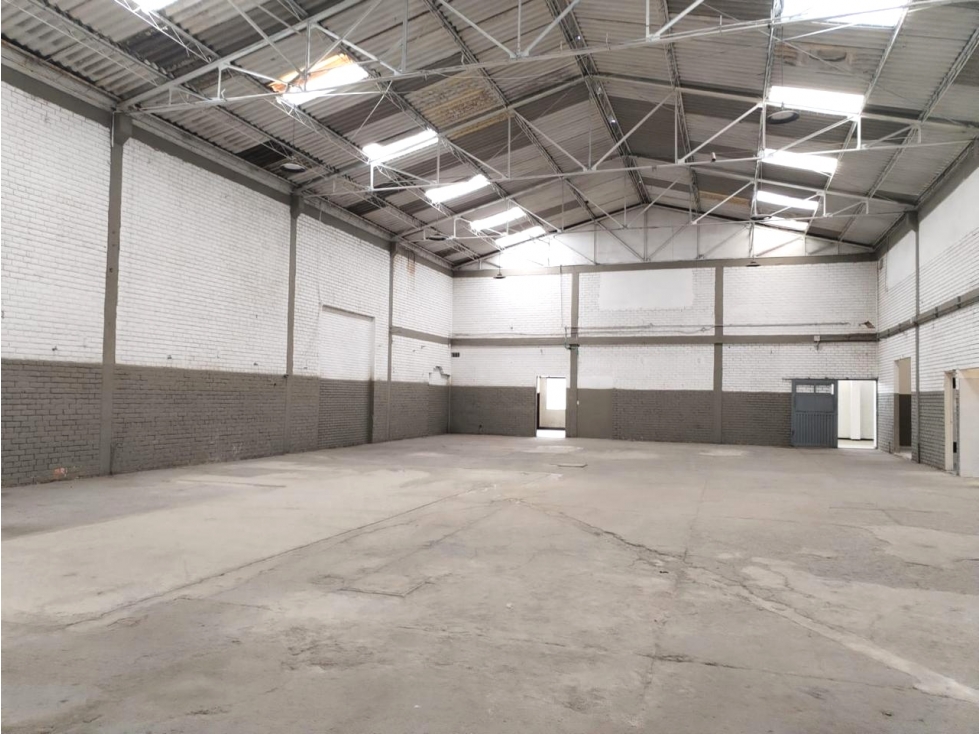 ARRIENDO BODEGA DE 850 m² EN PUENTE ARANDA, CARGA ELÉCTRICA 500 KVA — foto 3
