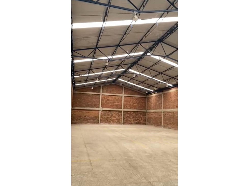 SE ARRIENDA BODEGA 700 m² MONTEVIDEO — foto 2