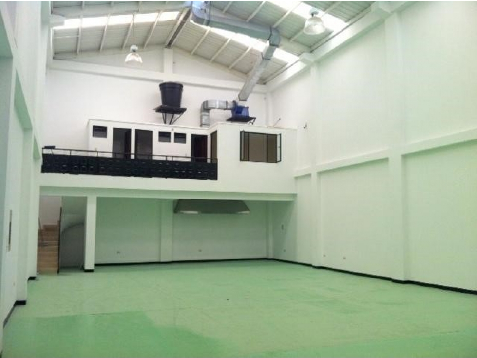 ARREINDO BODEGA 470 m² FONTIBON